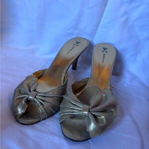 Daniblack Gold Bow Kitten Heels